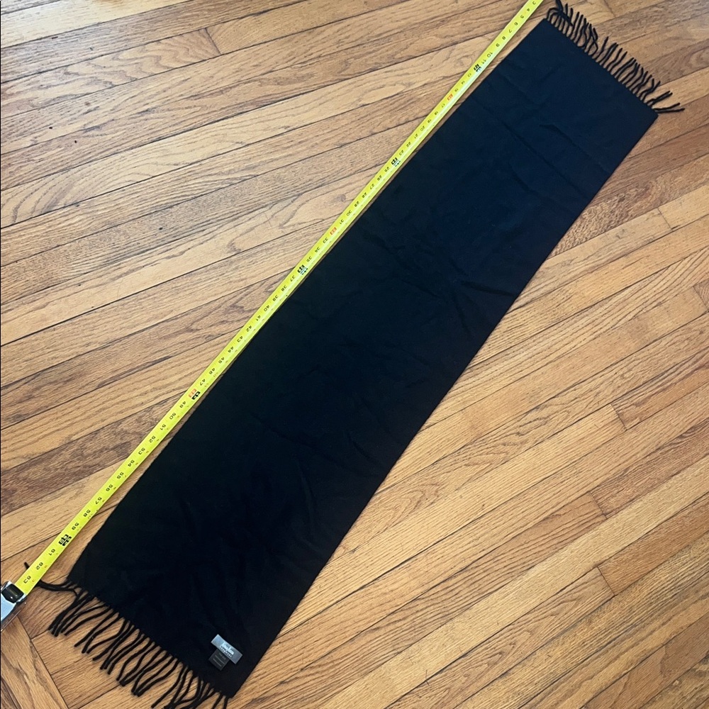 NEIMAN MARCUS CASHMERE FRINGED SCARF BLACK‎ UNISEX